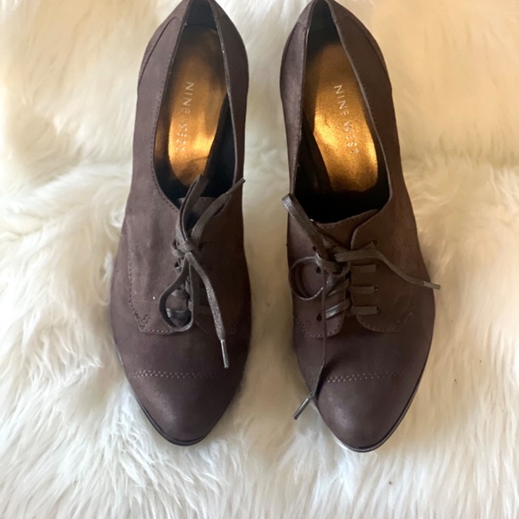 NEW NINE WEST BROWN SUEDE OXFORD HEELS - Picture 3 of 4